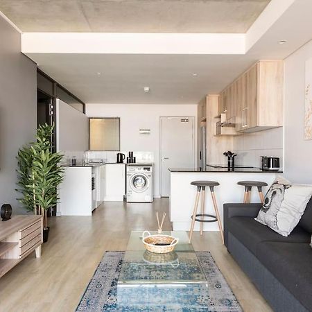 Chic, Central, Family & Group Stay - Stylish 2 Ensuite Bedroom Apartment With Spacious Balcony ケープタウン エクステリア 写真