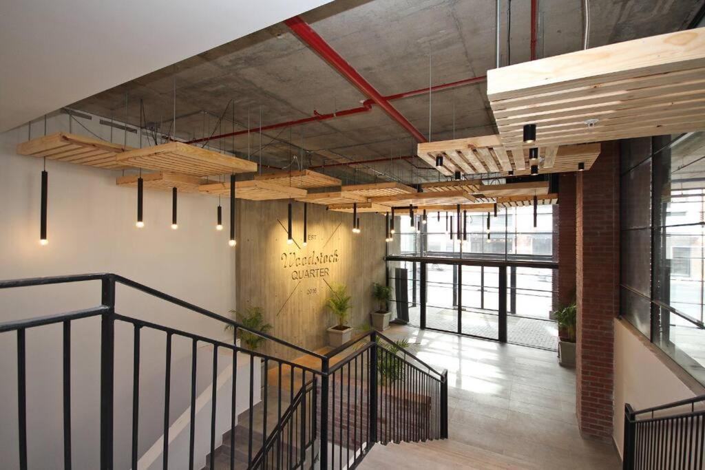 Chic, Central, Family & Group Stay - Stylish 2 Ensuite Bedroom Apartment With Spacious Balcony ケープタウン エクステリア 写真