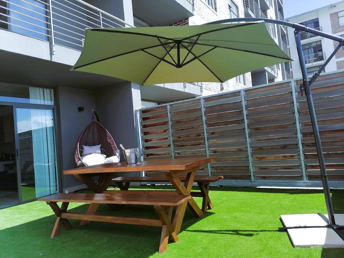 Chic, Central, Family & Group Stay - Stylish 2 Ensuite Bedroom Apartment With Spacious Balcony ケープタウン エクステリア 写真