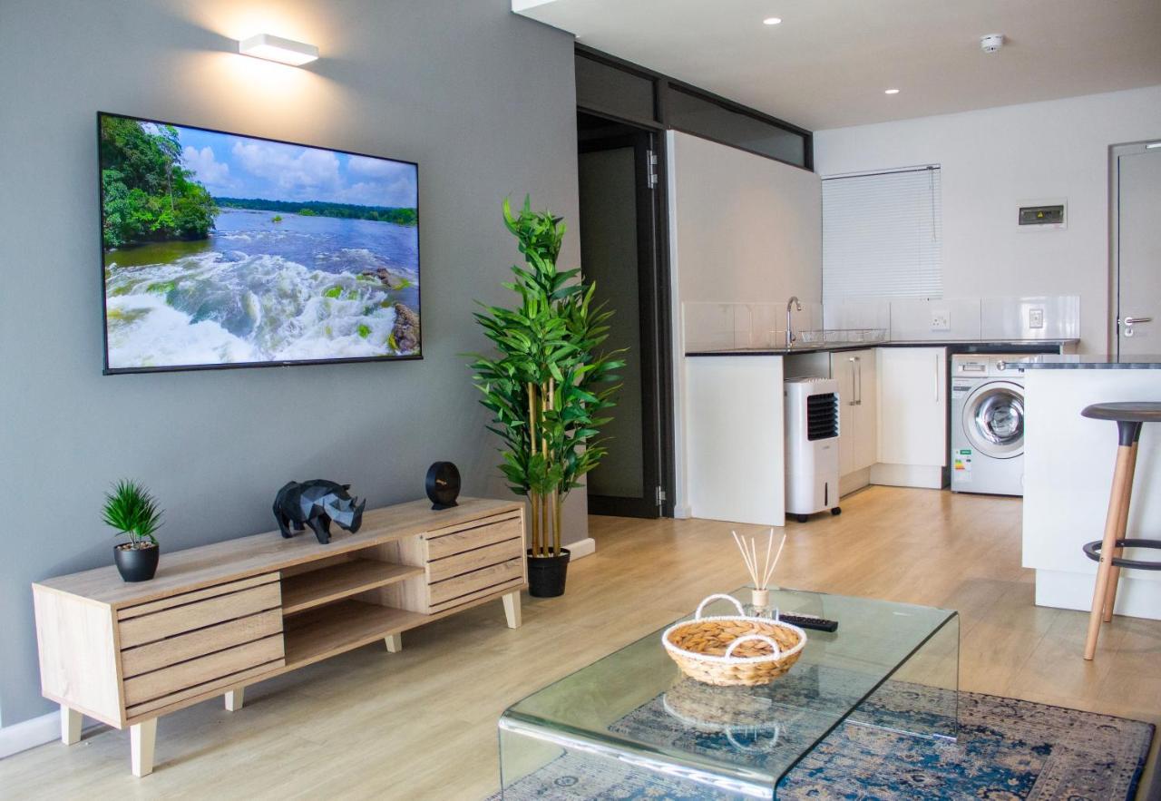 Chic, Central, Family & Group Stay - Stylish 2 Ensuite Bedroom Apartment With Spacious Balcony ケープタウン エクステリア 写真