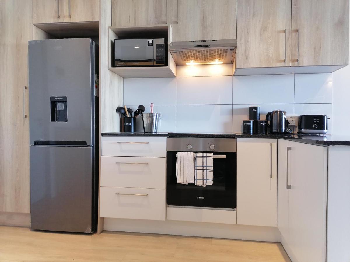 Chic, Central, Family & Group Stay - Stylish 2 Ensuite Bedroom Apartment With Spacious Balcony ケープタウン エクステリア 写真