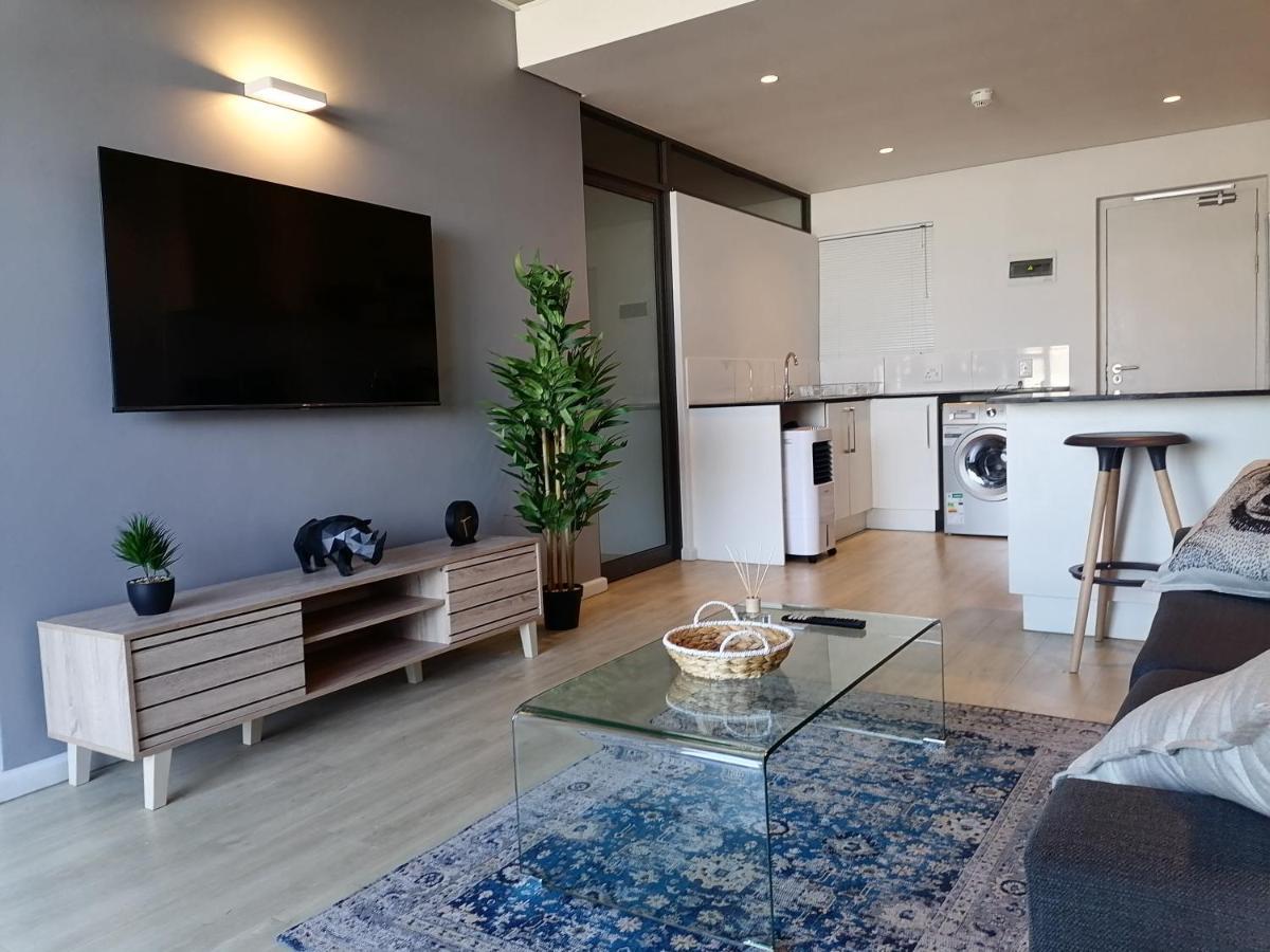 Chic, Central, Family & Group Stay - Stylish 2 Ensuite Bedroom Apartment With Spacious Balcony ケープタウン エクステリア 写真