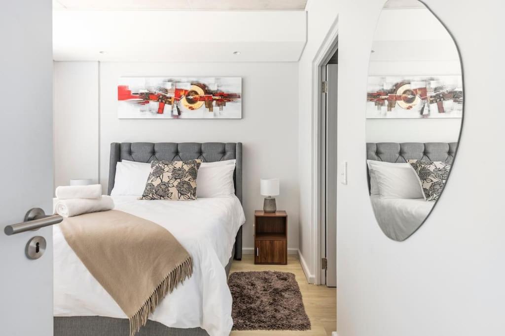 Chic, Central, Family & Group Stay - Stylish 2 Ensuite Bedroom Apartment With Spacious Balcony ケープタウン エクステリア 写真