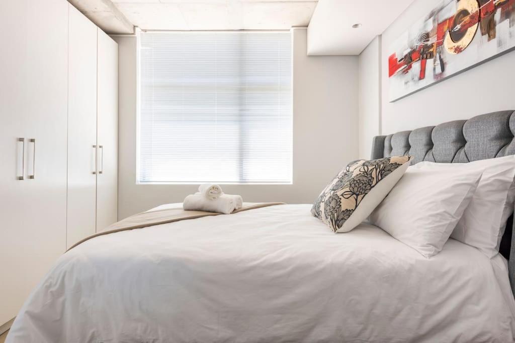 Chic, Central, Family & Group Stay - Stylish 2 Ensuite Bedroom Apartment With Spacious Balcony ケープタウン エクステリア 写真