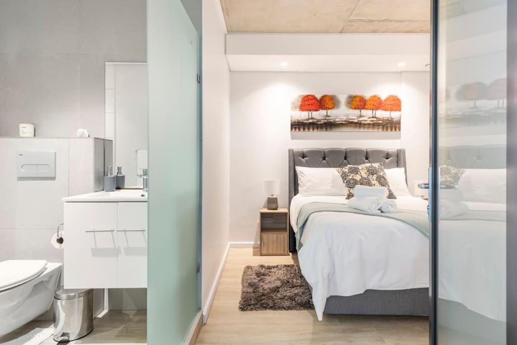 Chic, Central, Family & Group Stay - Stylish 2 Ensuite Bedroom Apartment With Spacious Balcony ケープタウン エクステリア 写真