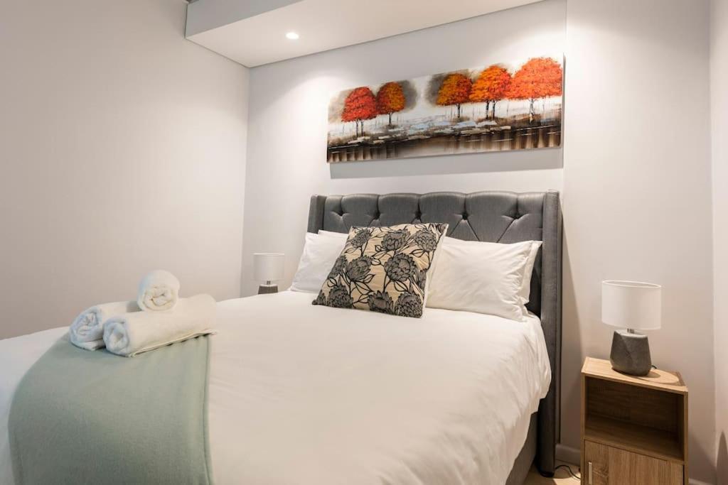 Chic, Central, Family & Group Stay - Stylish 2 Ensuite Bedroom Apartment With Spacious Balcony ケープタウン エクステリア 写真