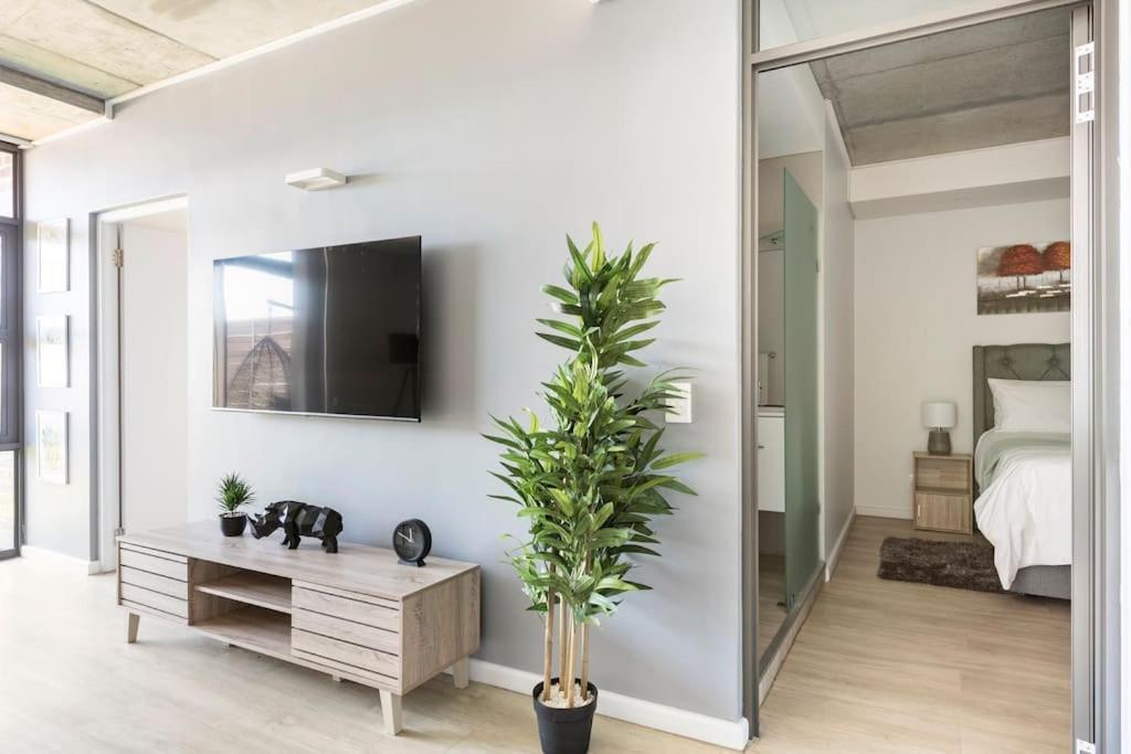 Chic, Central, Family & Group Stay - Stylish 2 Ensuite Bedroom Apartment With Spacious Balcony ケープタウン エクステリア 写真