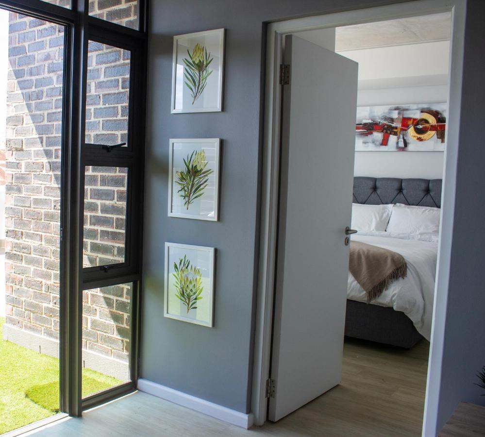 Chic, Central, Family & Group Stay - Stylish 2 Ensuite Bedroom Apartment With Spacious Balcony ケープタウン エクステリア 写真